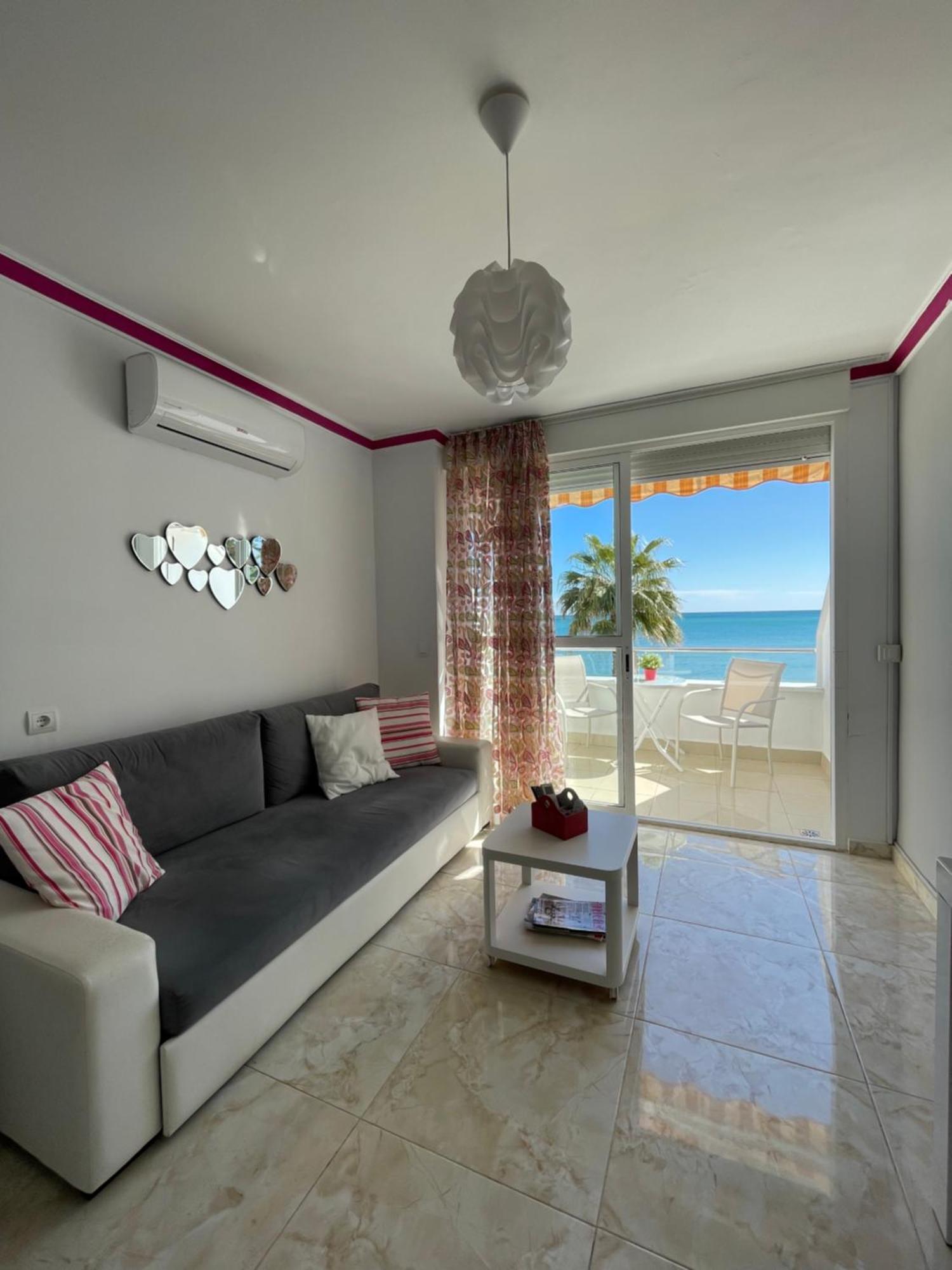 Roca Chica. Studio - First Line Beach Torremolinos Exterior foto