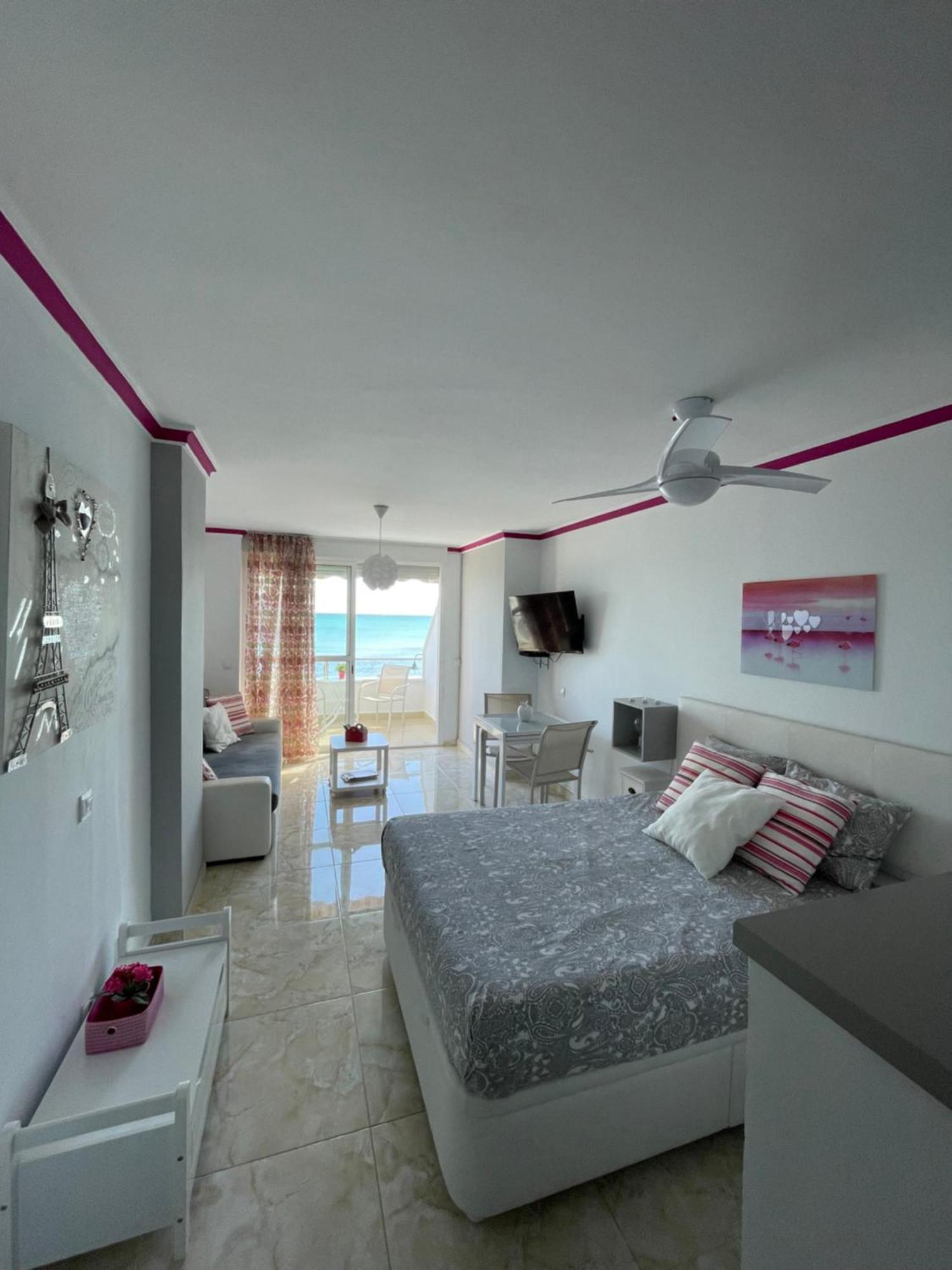 Roca Chica. Studio - First Line Beach Torremolinos Exterior foto