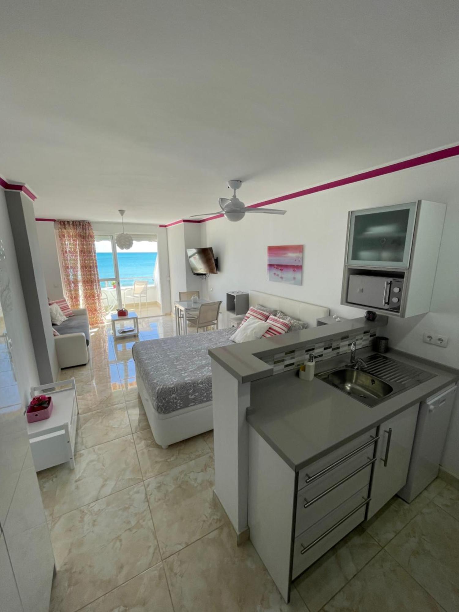 Roca Chica. Studio - First Line Beach Torremolinos Exterior foto